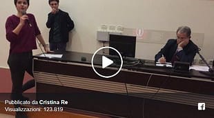 Studentessa accusa Romano Prodi: "Ha svenduto l'Italia" Romano Prodi accusato