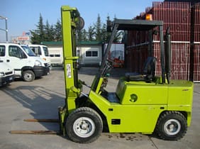 75 anni, mulettista in pensione, povero e angosciato muletto