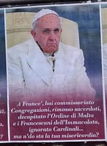 Manifesti contro Papa Francesco a Roma Manifesti contestazione papa Francesco