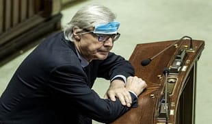 Sgarbi: "Solo i ladri coprono il volto" e vieta la mascherina a Sutri, dove è sindaco. vittorio-sgarbi-vieta-lamascherina